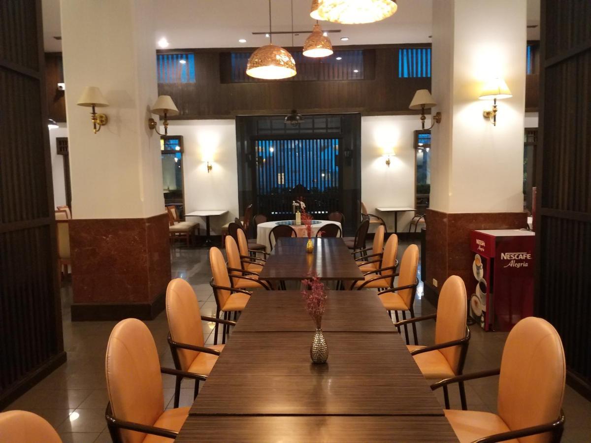 סופאן בורי Songphanburi Hotel מראה חיצוני תמונה