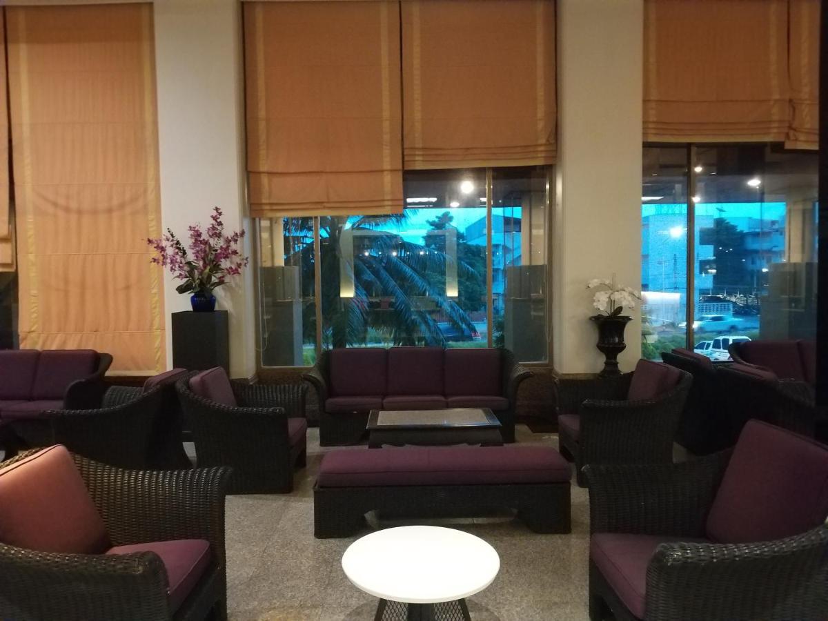 סופאן בורי Songphanburi Hotel מראה חיצוני תמונה