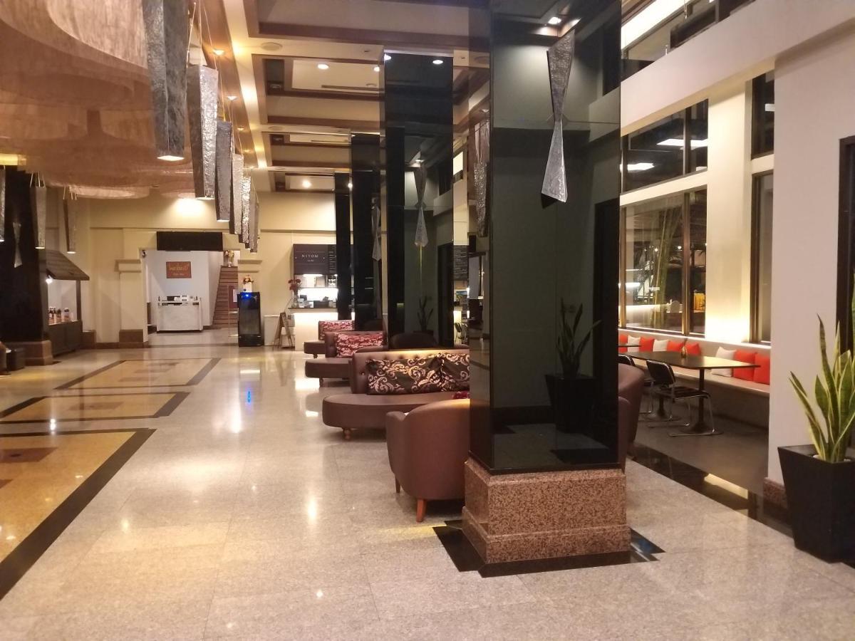 סופאן בורי Songphanburi Hotel מראה חיצוני תמונה